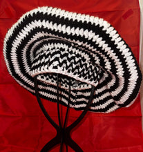 Load image into Gallery viewer, Crochet Berets