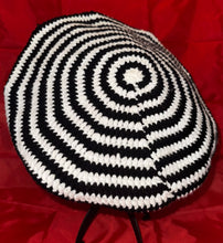Load image into Gallery viewer, Crochet Berets